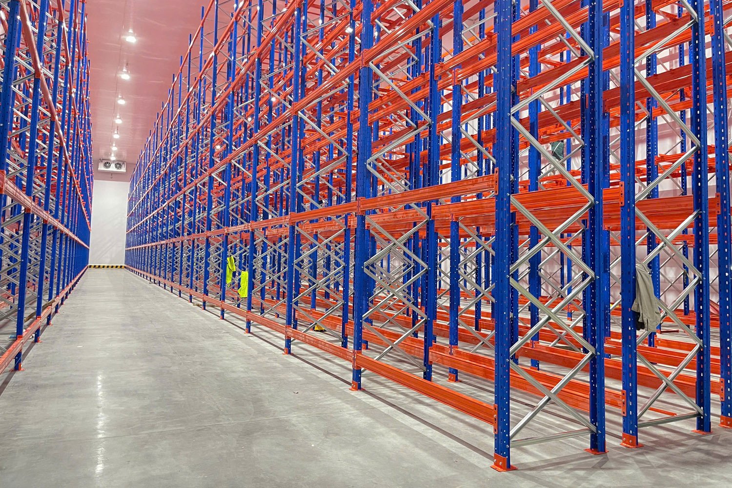 Smart storage for space-constrained warehouses.