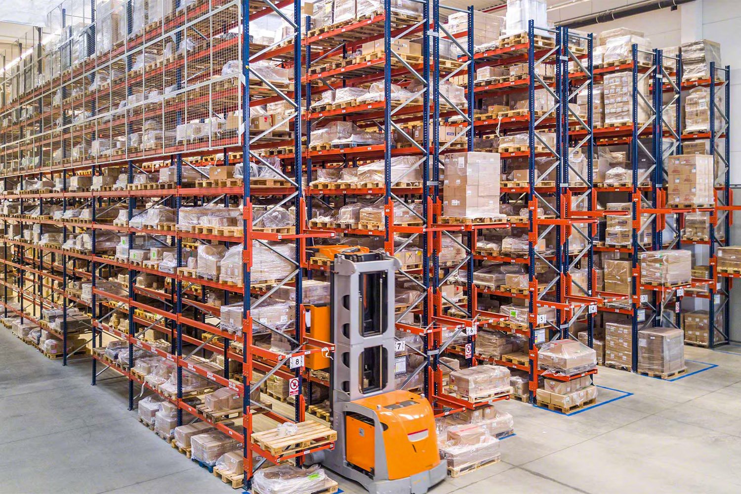 A high-density warehouse storage solution designed to maximize space with very narrow aisles and full pallet access.