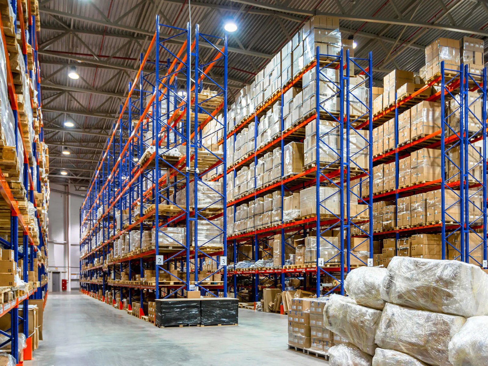 Flexible pallet racking that delivers 100% accessibility and efficient daily warehouse operations.