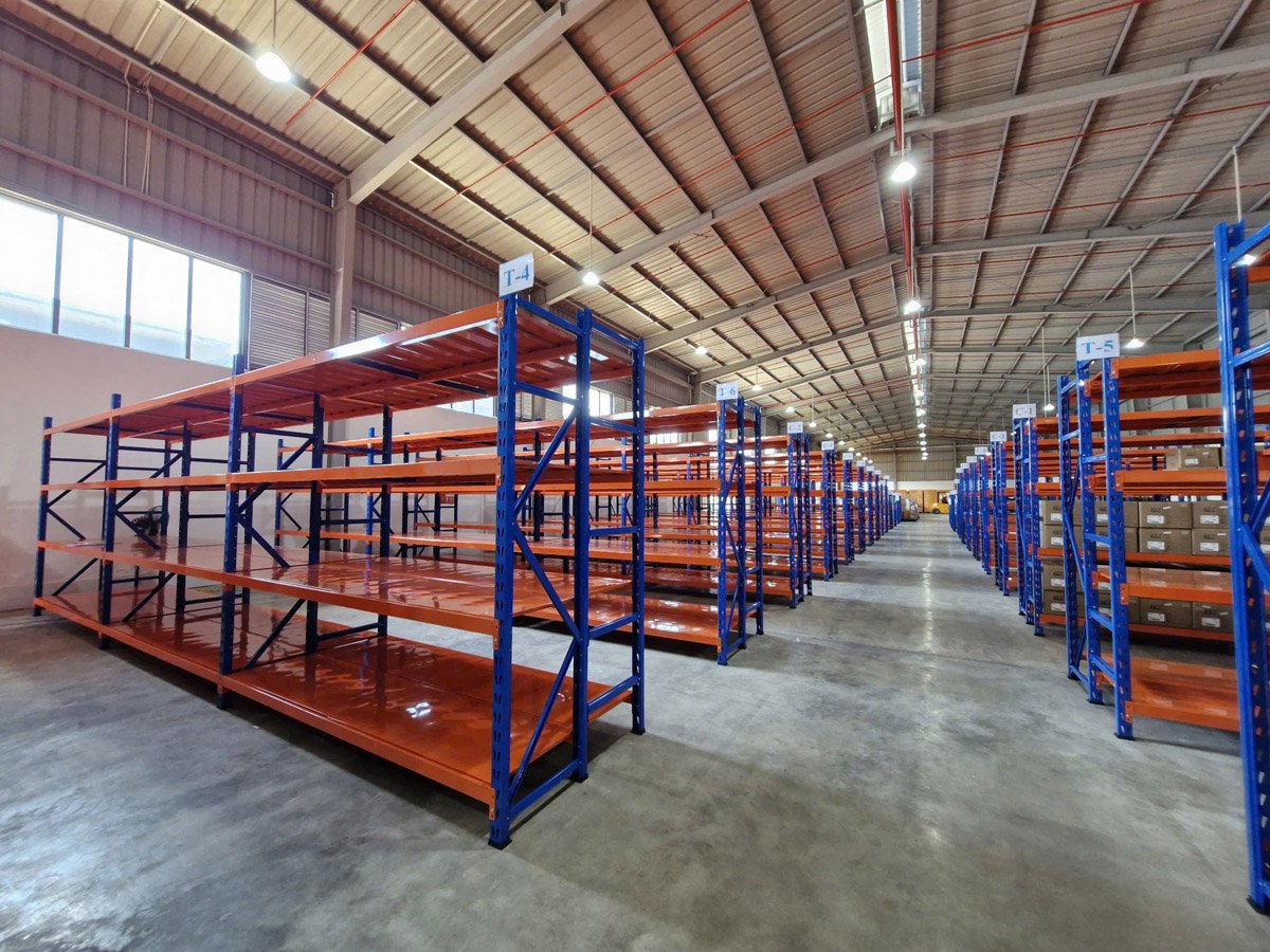 Ideal for bulky or irregular items, combining strong load capacity with flexible, easy-to-adjust storage.