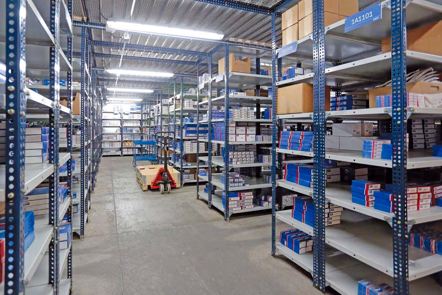 Cost-efficient, flexible, and durable shelving for light-to-medium industrial and commercial storage