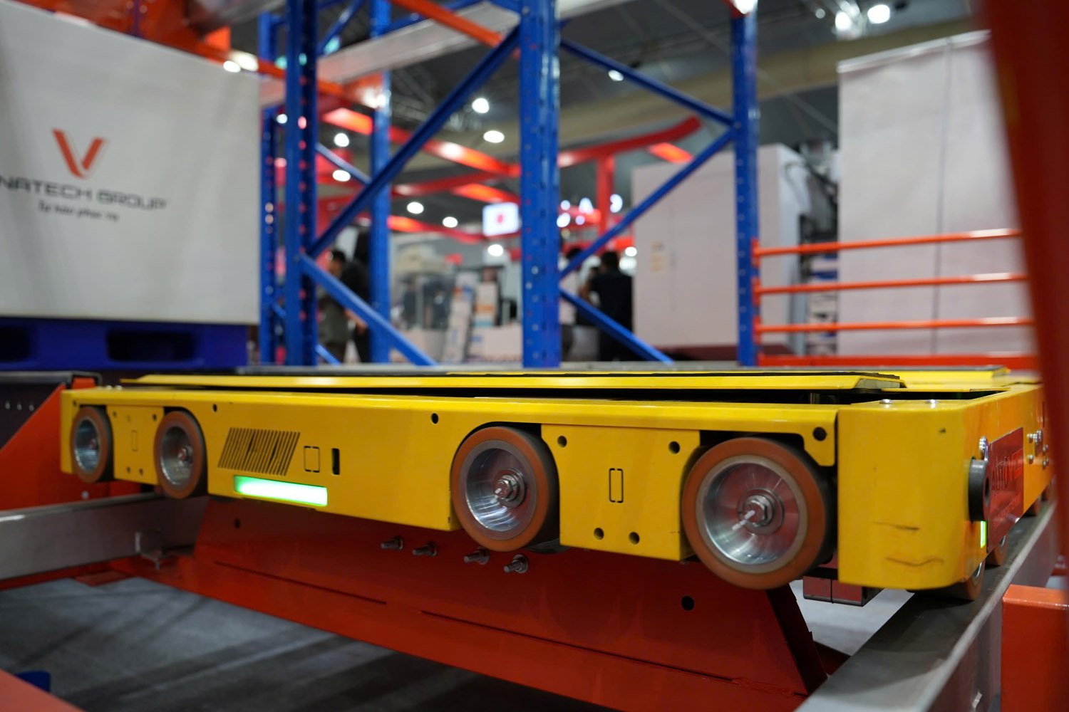 Deep-lane storage, multi-directional movement, and precise pallet control