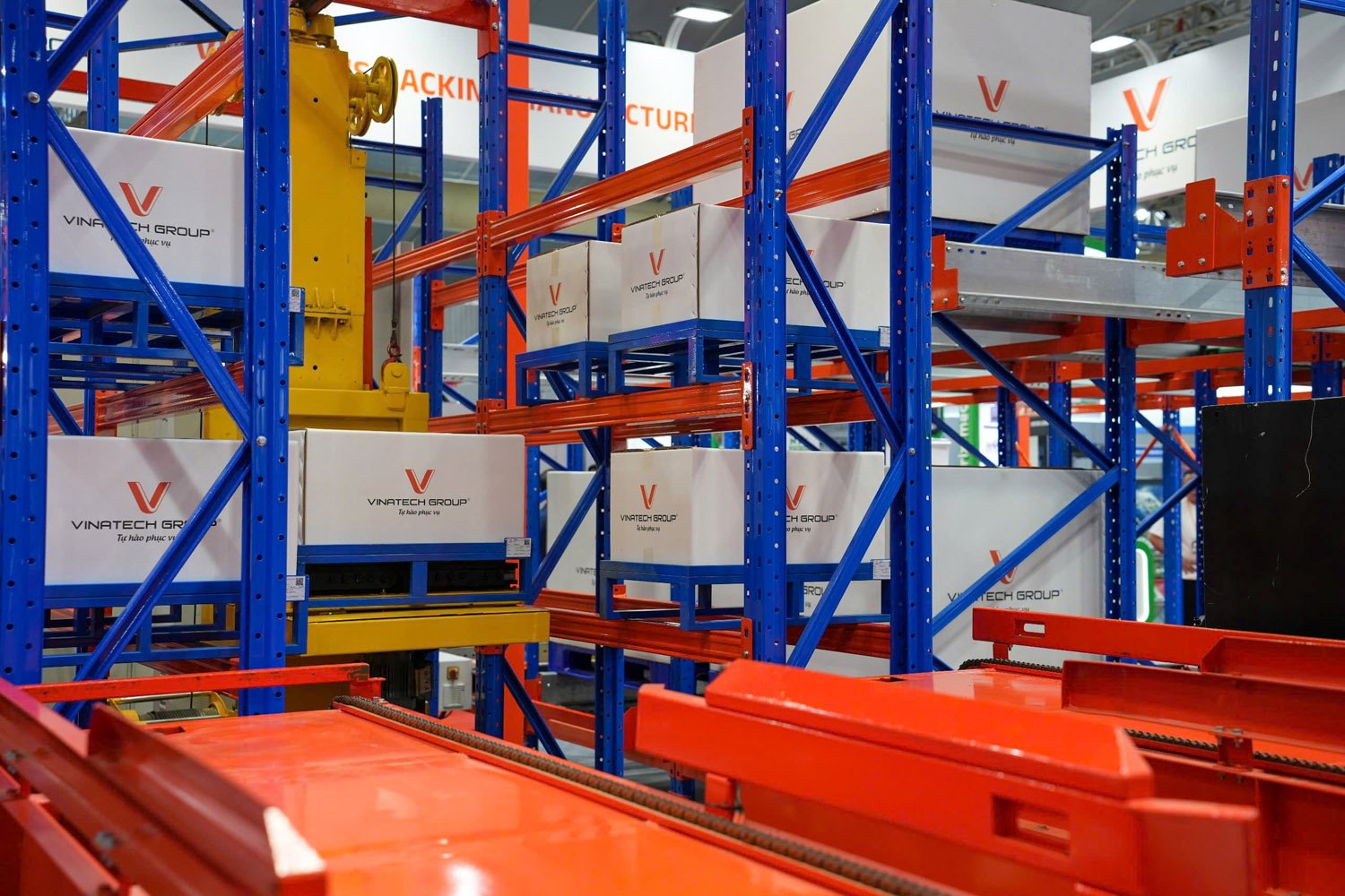2-way shuttle systems are capable of precise positioning and high-density storage.
