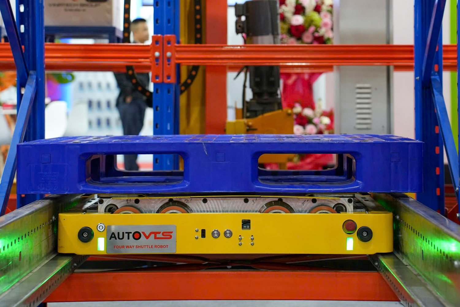 Faster inbound and outbound flows with reduced forklift dependency